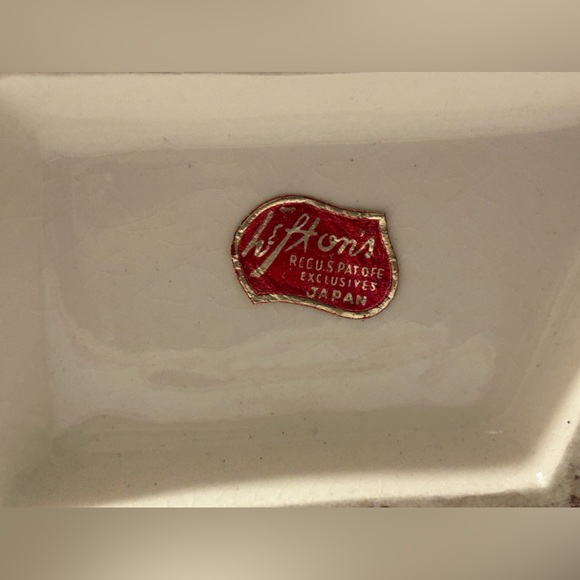 Vintage Lefton’s “Old Mother Hubbard” Porcelain Figurine #1105 - Picture 6 of 9